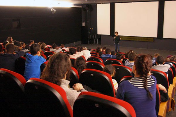 photos d'une séance de cinéma pour les scolaires