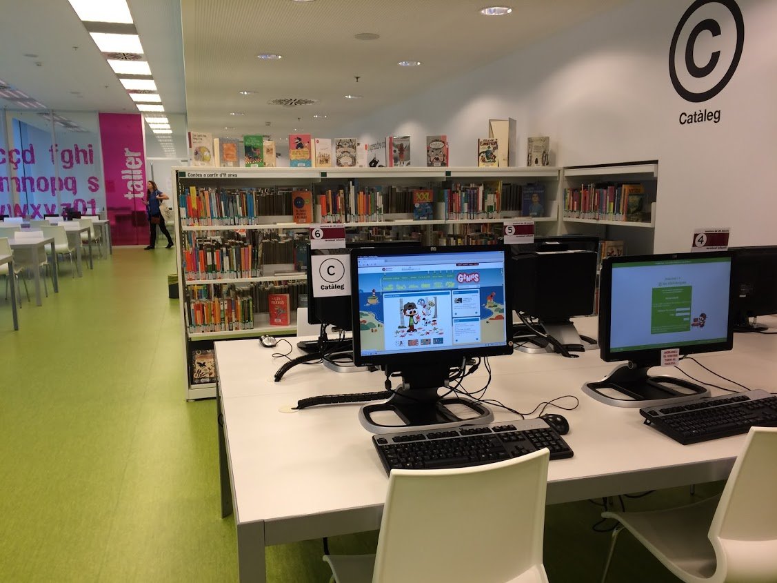 Espace intérieur de la bibliothèque de Castelldefels