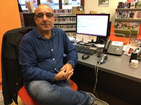 Photographie de Jaume Felipe Villa à son bureau