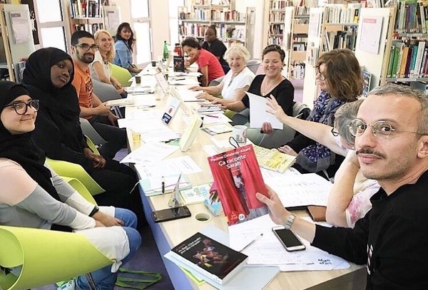 Photographie des participants au club de lecture de la bibliothèque