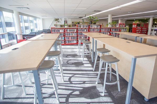 photo de la bibliothèque Pierre Ambroise, Montréal