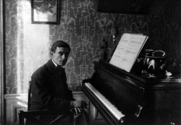 Maurice Ravel au piano, 1912