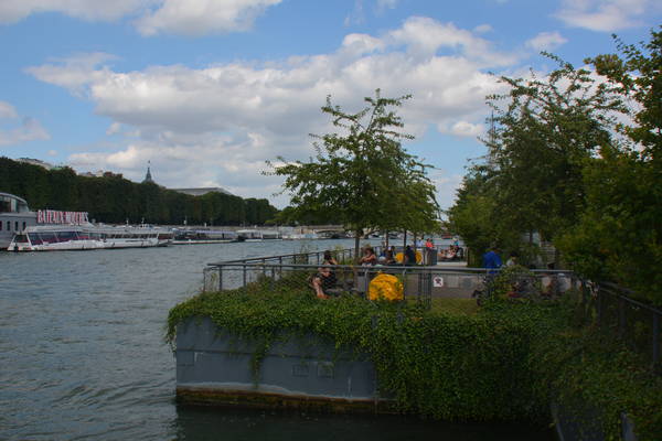 vue sur une des barges flottantes