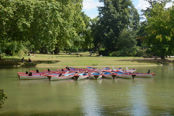 les barques sur le lac Daumesnil