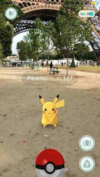 Chasse aux Pokémon au Champ-de-Mars