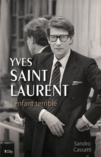 Couverture de la biographie Yves Saint Laurent