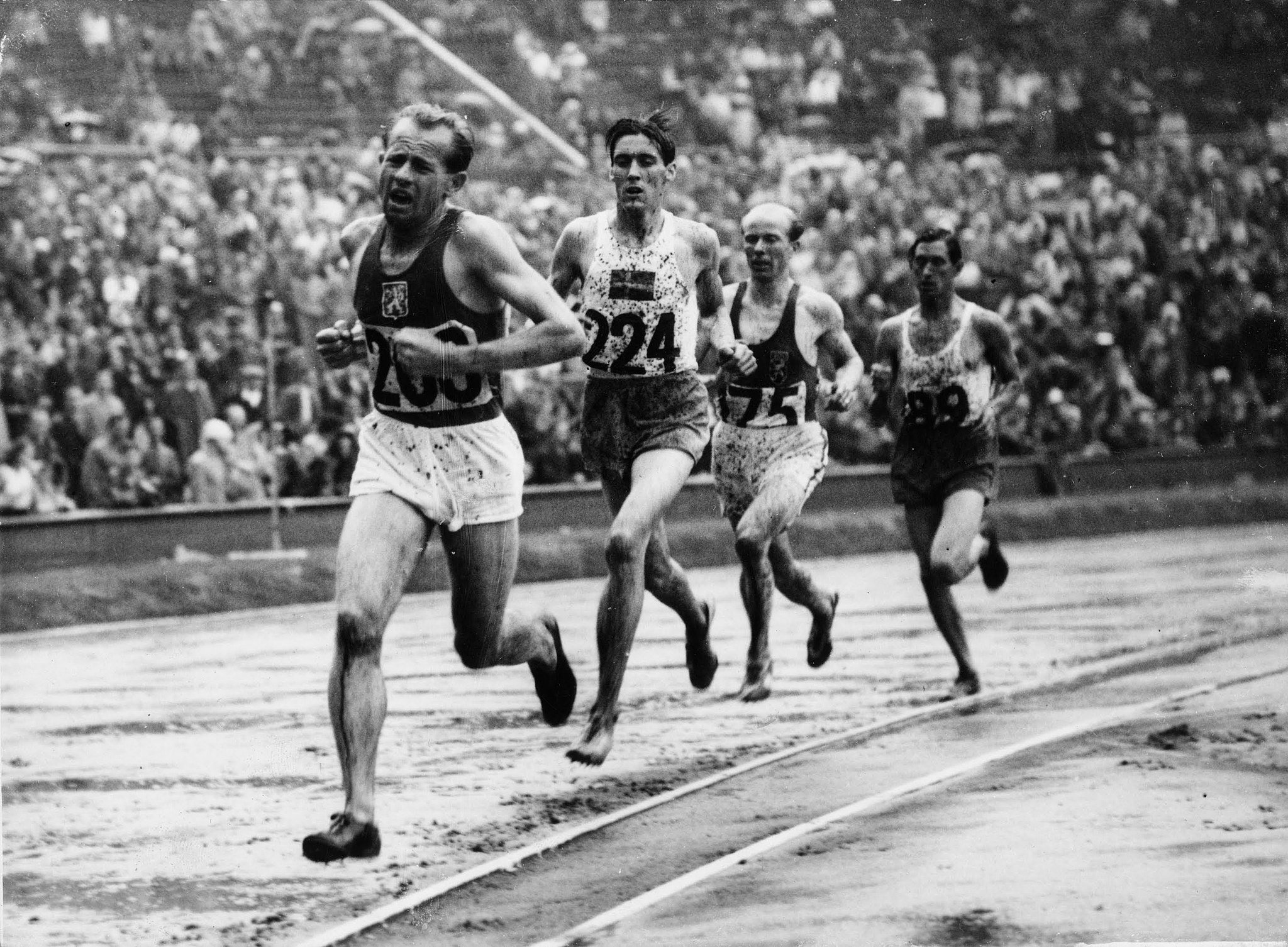 Course d'Emil Zatopek à Londres en 1948